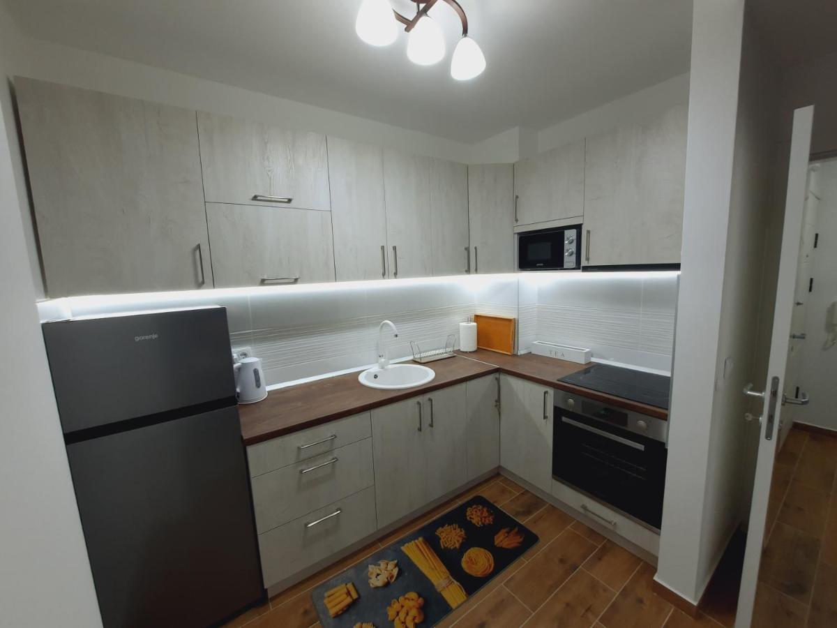 Apartman Kristal Sremska Mitrovica Exteriör bild