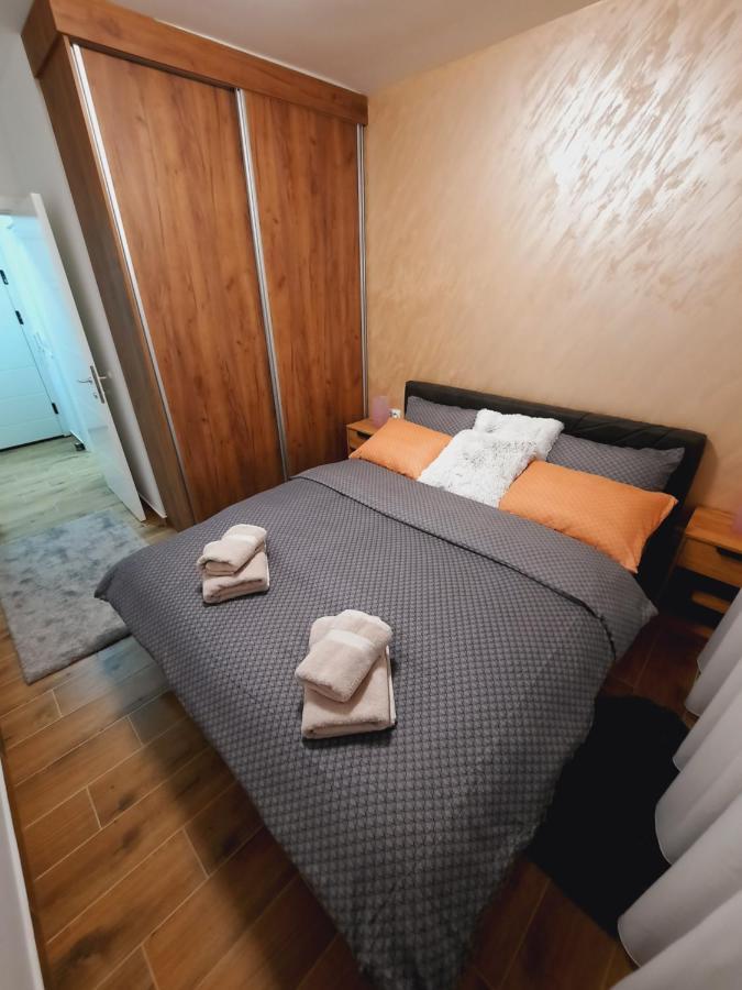 Apartman Kristal Sremska Mitrovica Exteriör bild