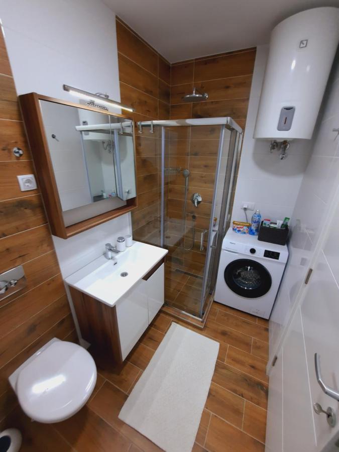 Apartman Kristal Sremska Mitrovica Exteriör bild