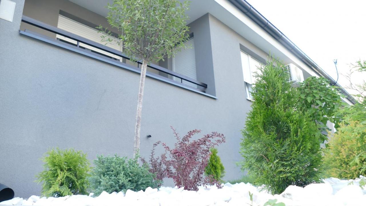 Apartman Kristal Sremska Mitrovica Exteriör bild