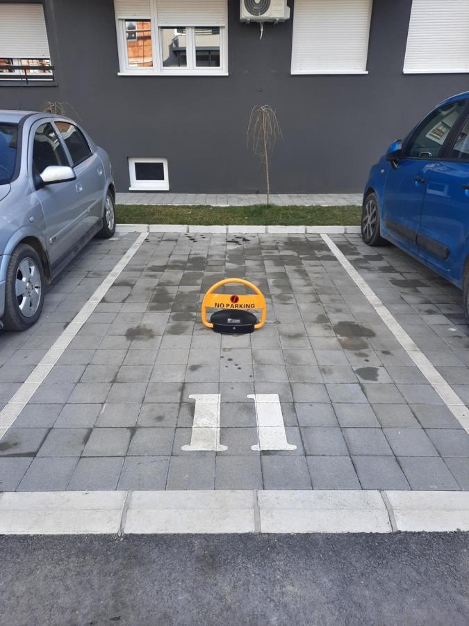 Apartman Kristal Sremska Mitrovica Exteriör bild