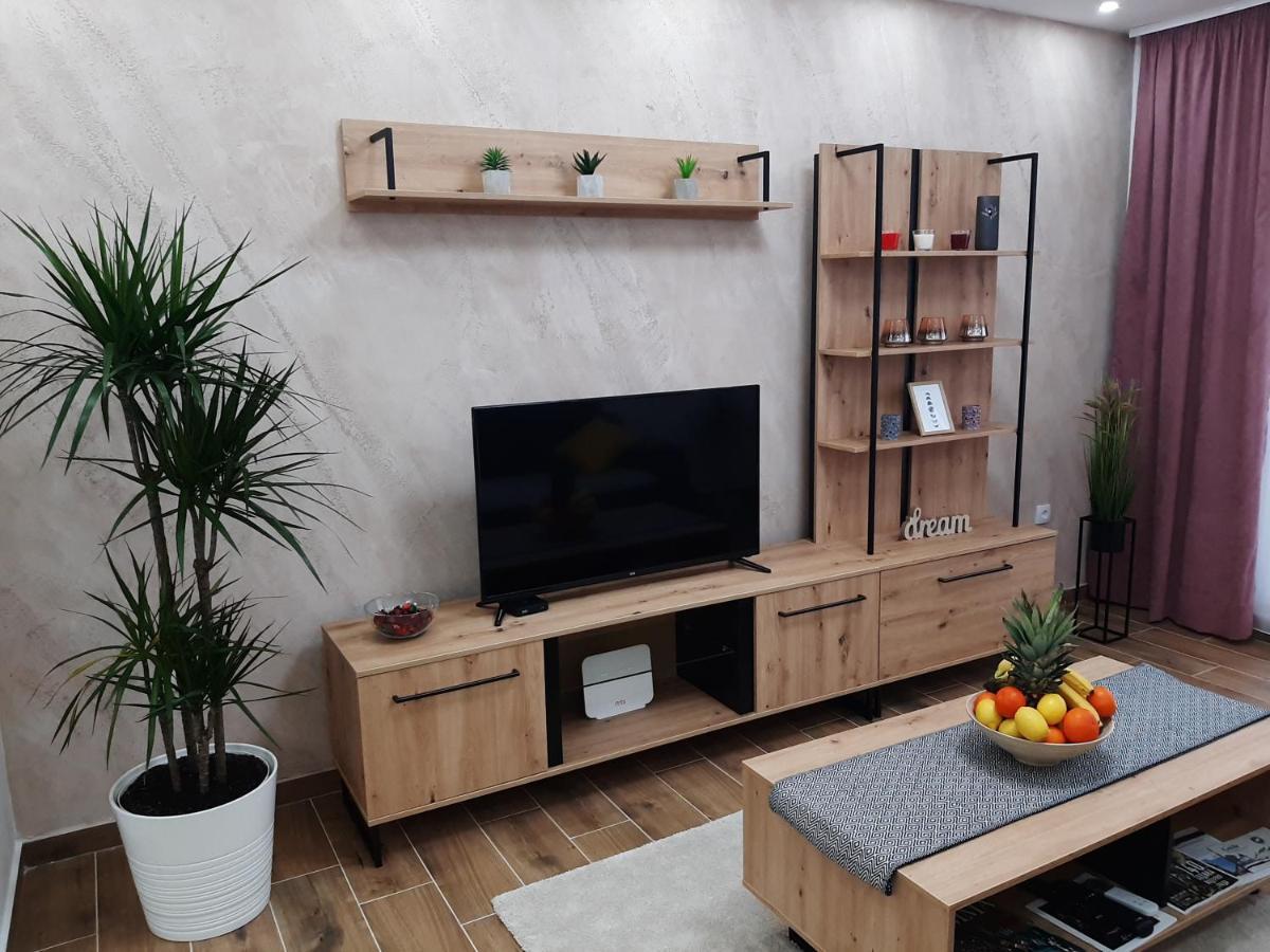 Apartman Kristal Sremska Mitrovica Exteriör bild