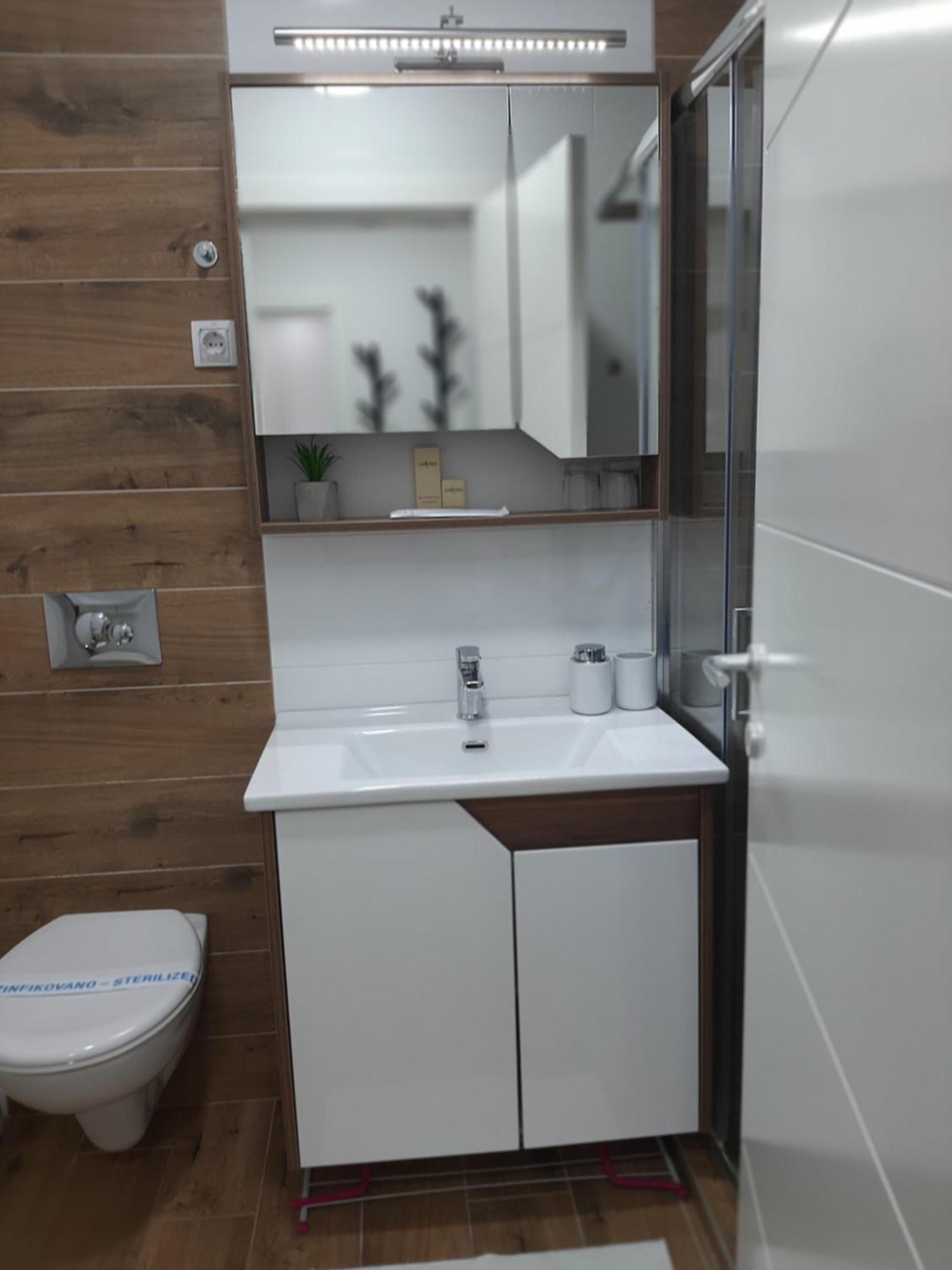 Apartman Kristal Sremska Mitrovica Exteriör bild